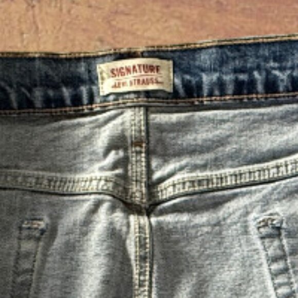 Levis Mens Signature Medium Wash Denim 10 inch Tradition Blue Jean Shorts - Picture 5 of 7
